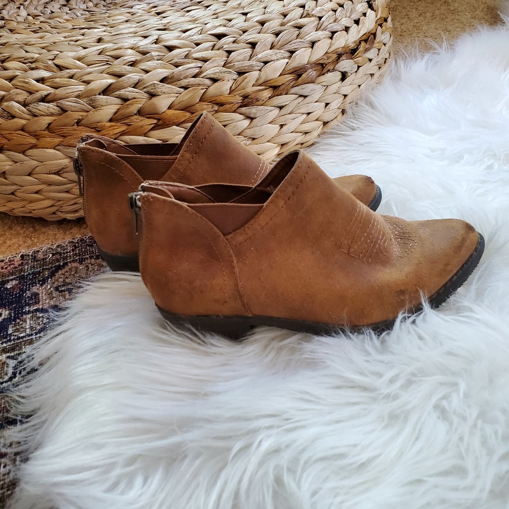 Cat & Jack girls brown booties